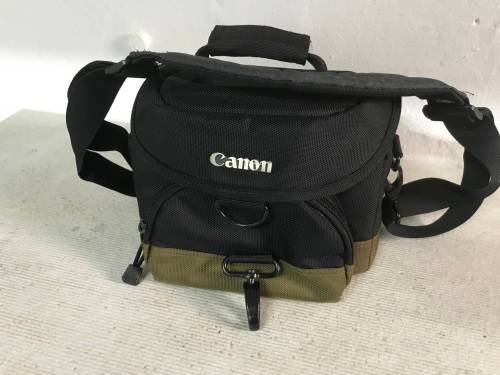 CANON  CAMERA  BAG IN  GOOD  CONDITION